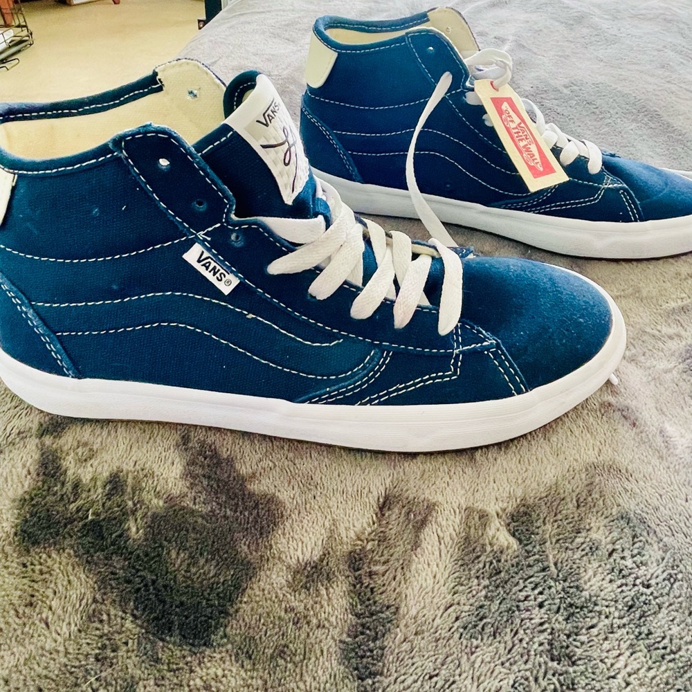 Unisex Vans Navy High-Top VANS sneakers White Accents 8.5 men/71/2womens